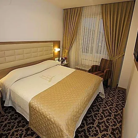 Hotel The 4*