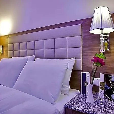 Hotel The 4*